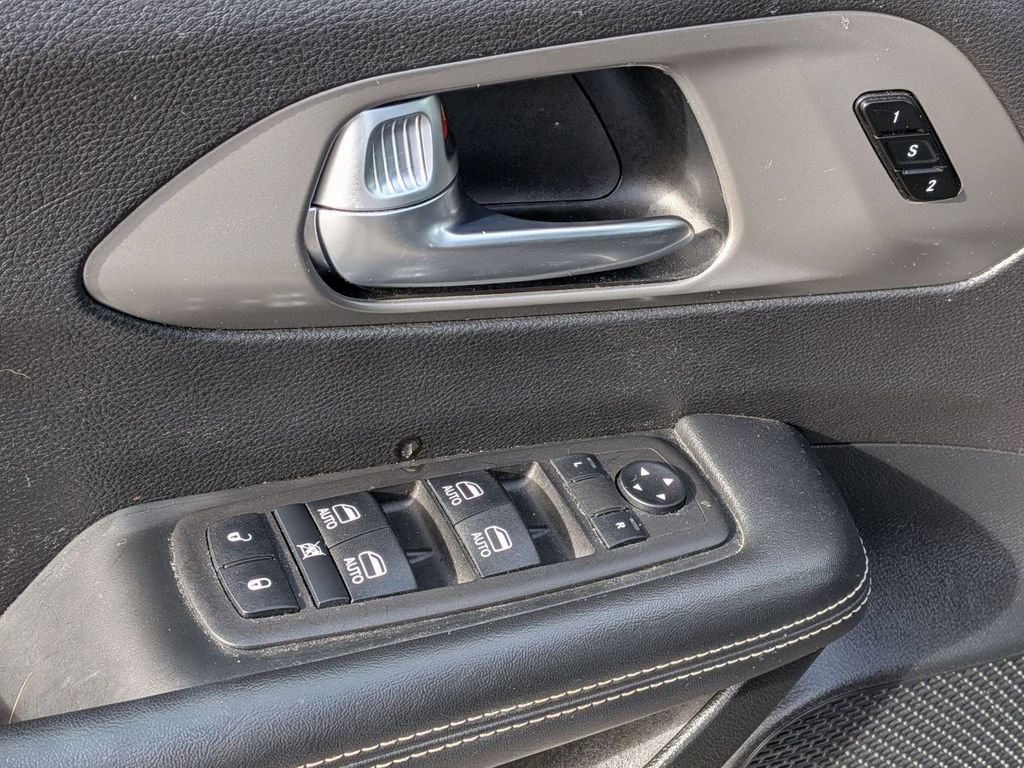 Used 2025 Chrysler Pacifica Select FWD image 14