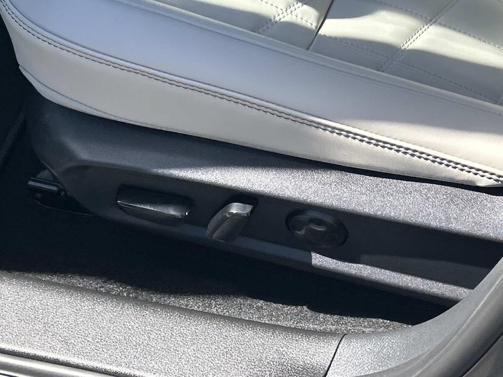 Used 2026 Nissan Sentra SL w/ Floor Mat Package FWD image 16