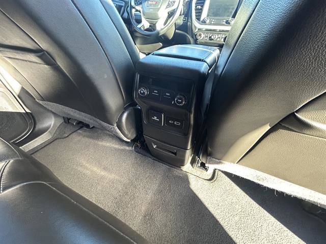 Used 2023 GMC Acadia SLT image 28