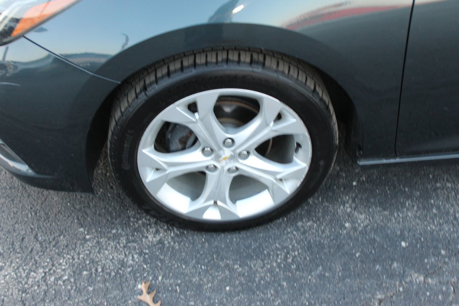 Used 2017 Chevrolet Cruze Premier image 2