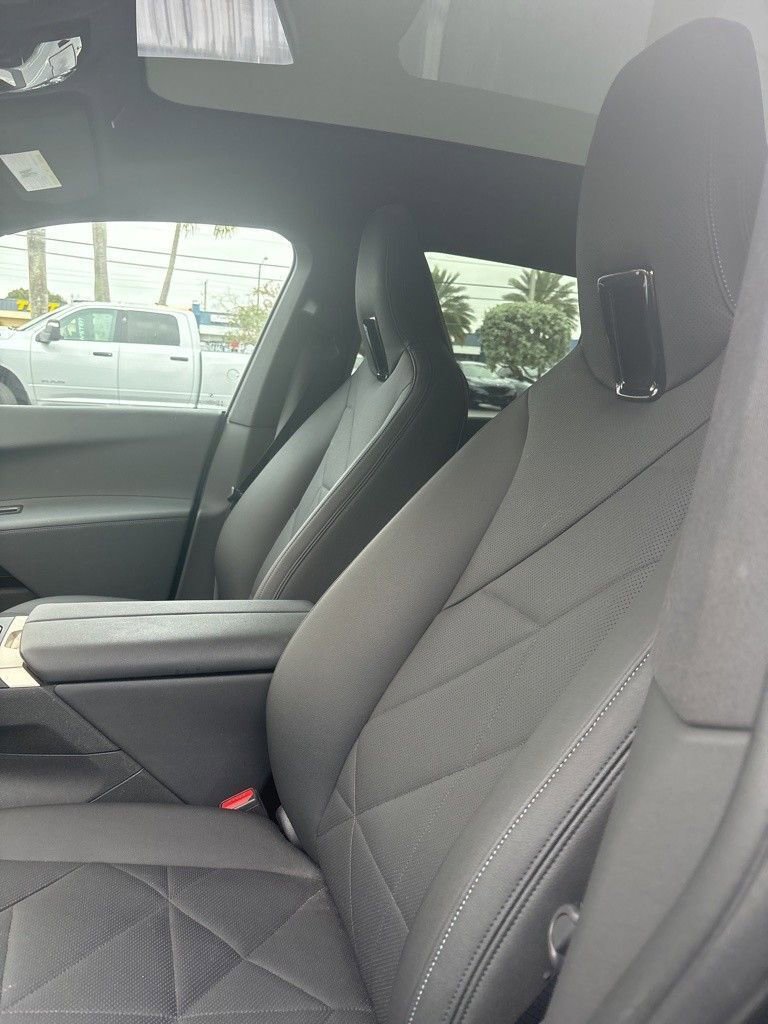 Used 2024 BMW iX xDrive50 w/ Sport Package image 4