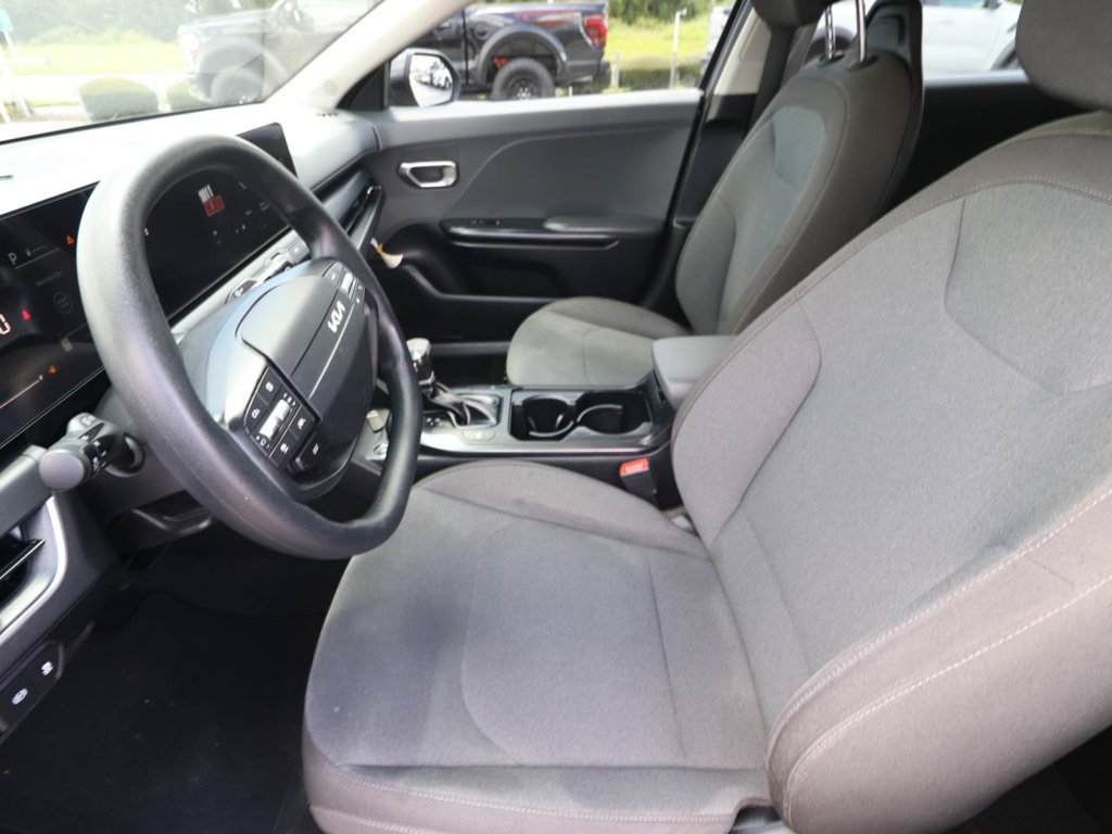 Used 2025 Kia K4 FWD image 2