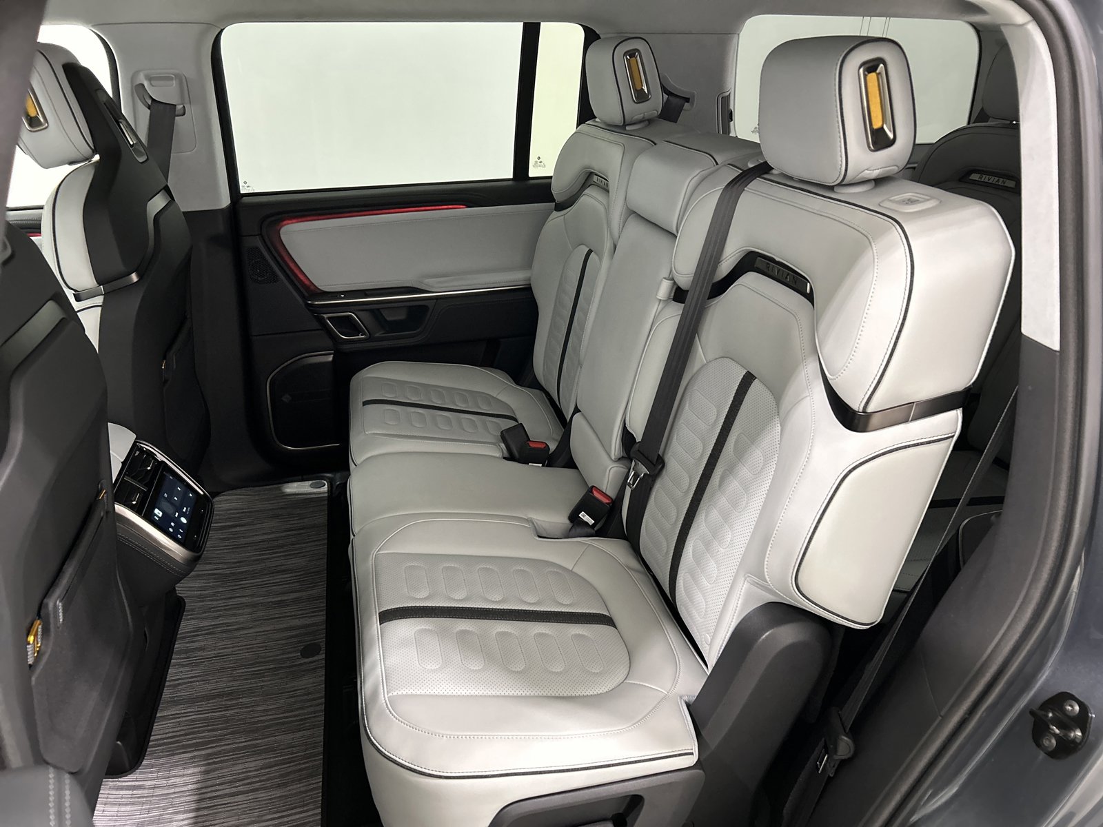 Used 2024 Rivian R1S Adventure image 21