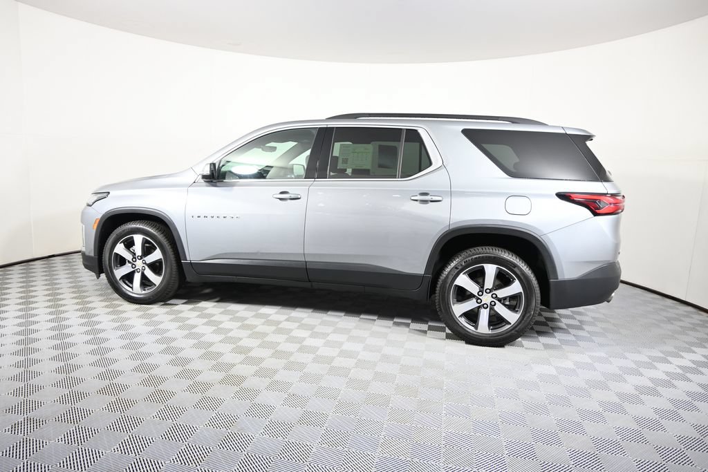 Used 2023 Chevrolet Traverse LT w/ LT Premium Package AWD/4WD image 3