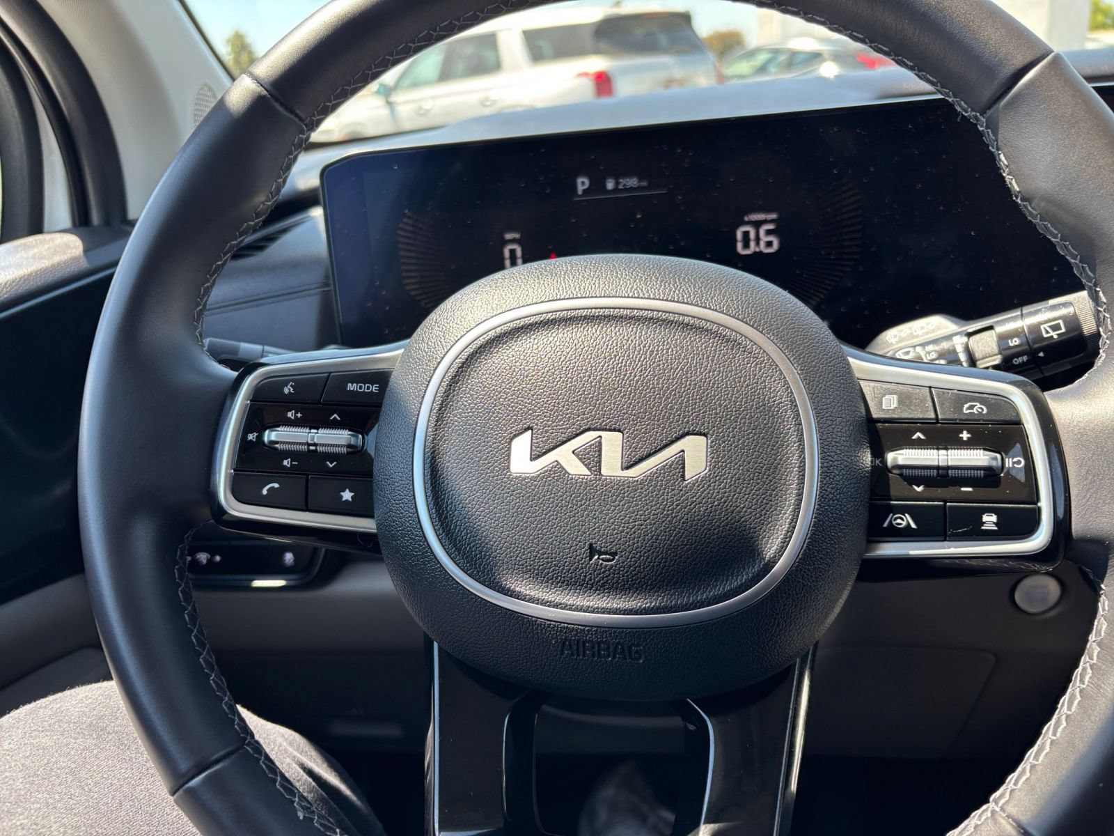 Used 2026 Kia Carnival FWD image 30
