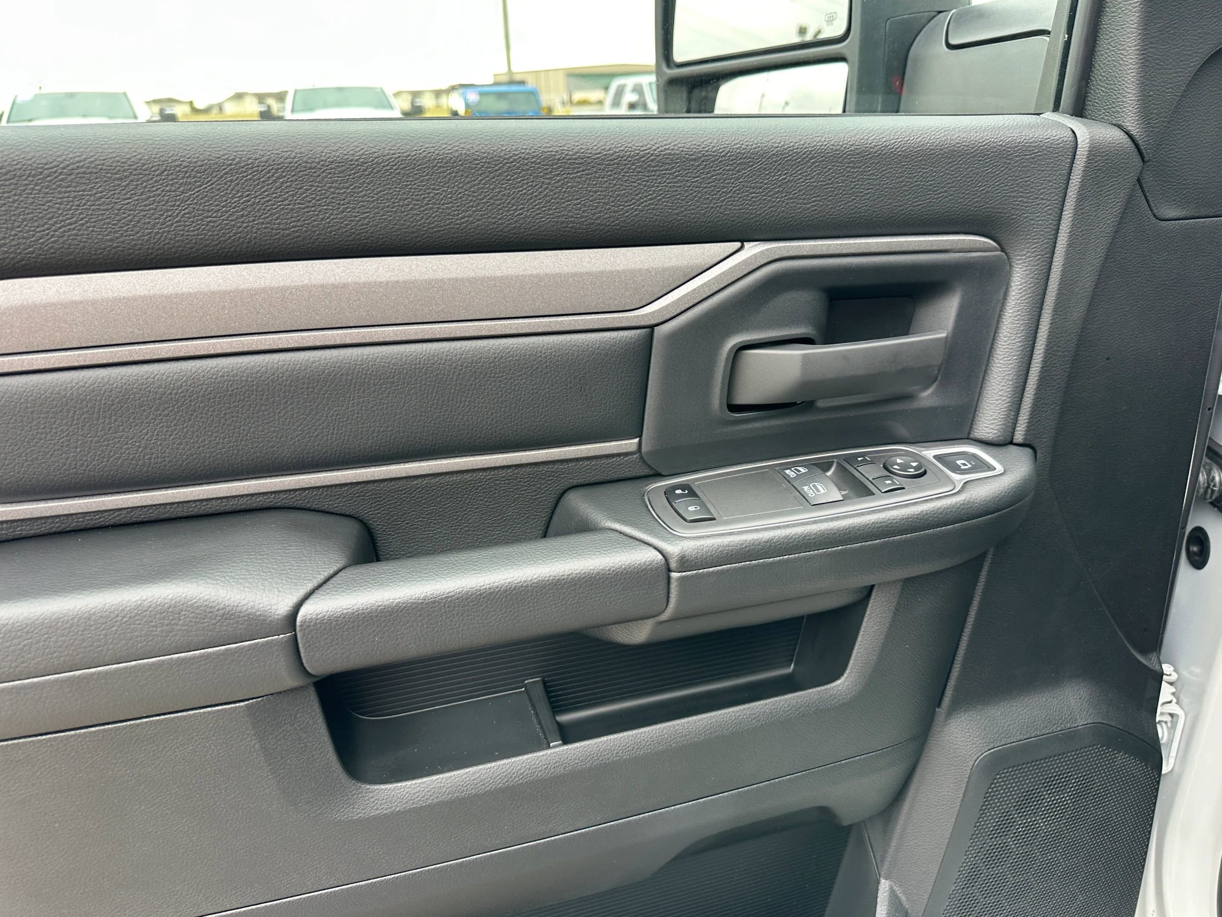 Used 2024 RAM 3500 Tradesman image 15