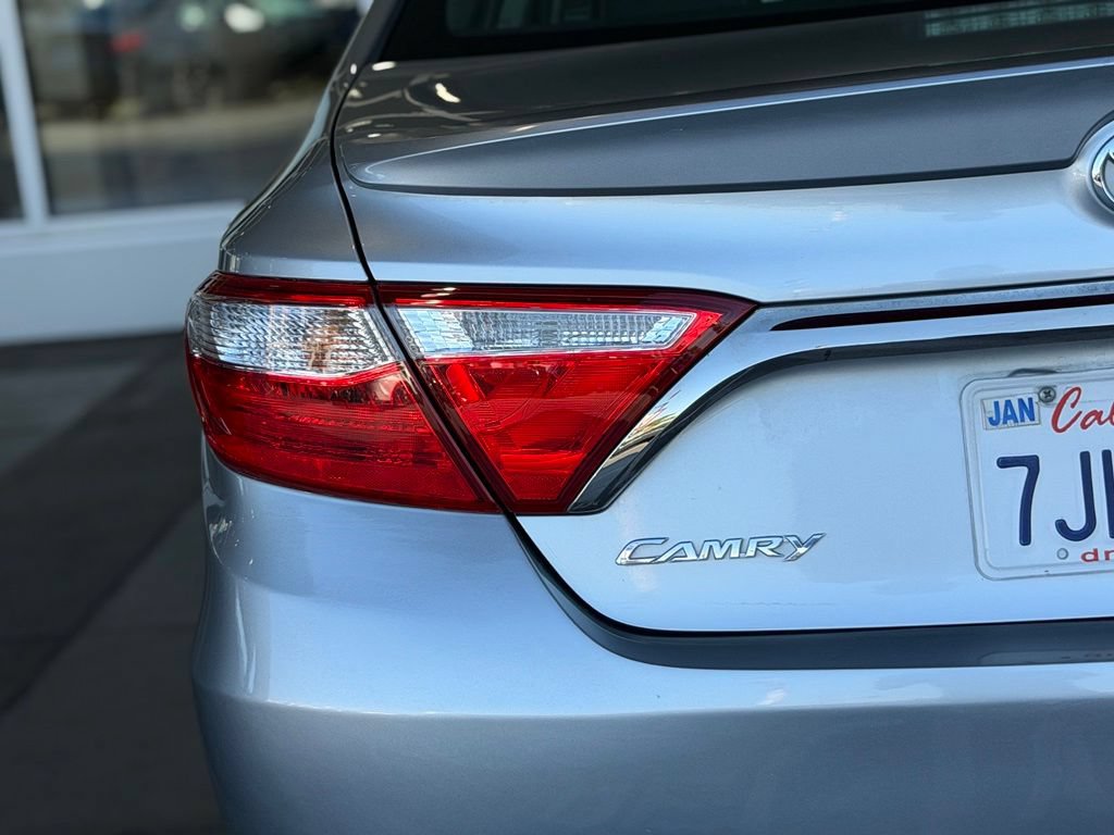 Used 2015 Toyota Camry SE FWD image 11