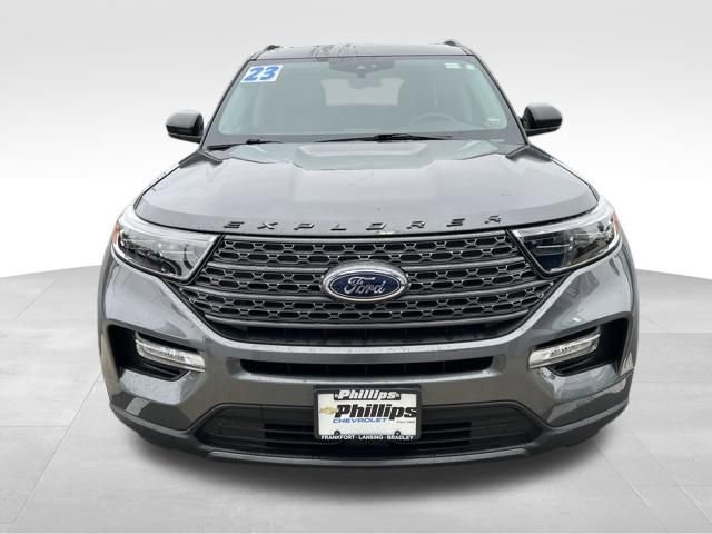 Used 2023 Ford Explorer XLT w/ Equipment Group 202A AWD/4WD image 2