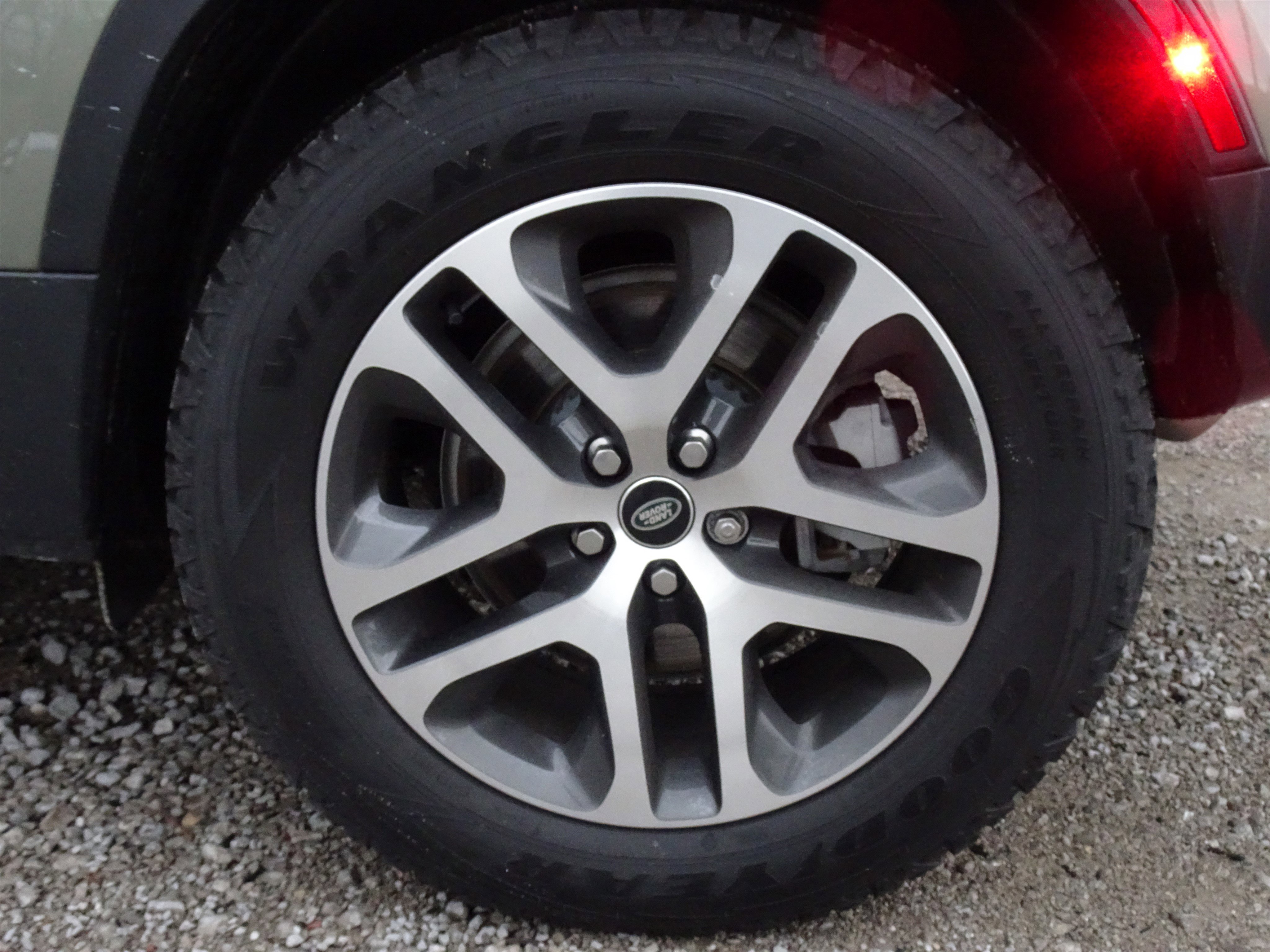 Certified 2025 Land Rover Defender 110 S image 31