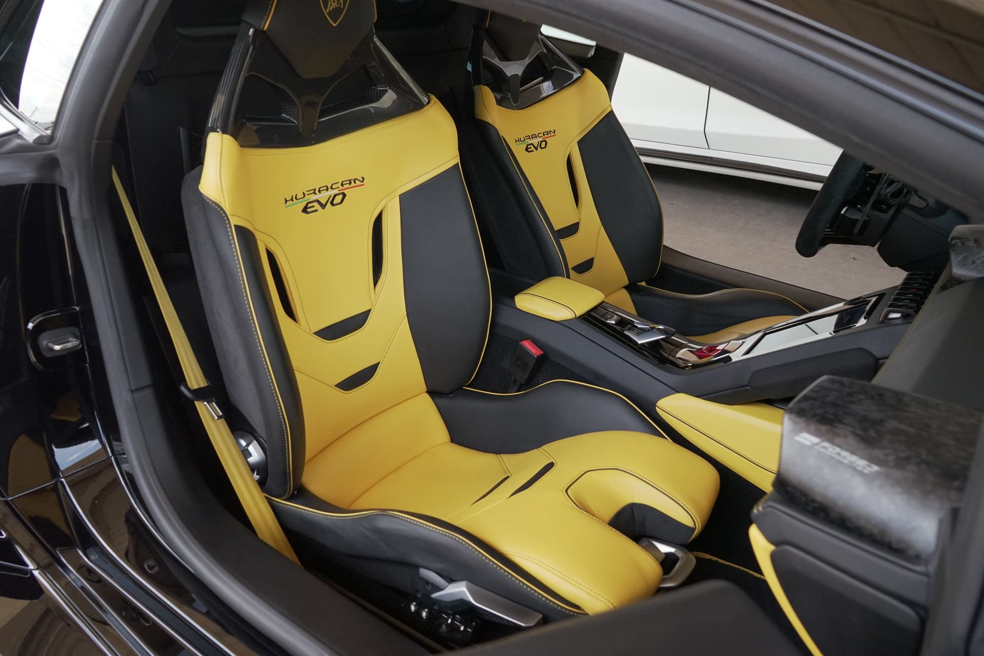 Used 2021 Lamborghini Huracan EVO RWD image 9