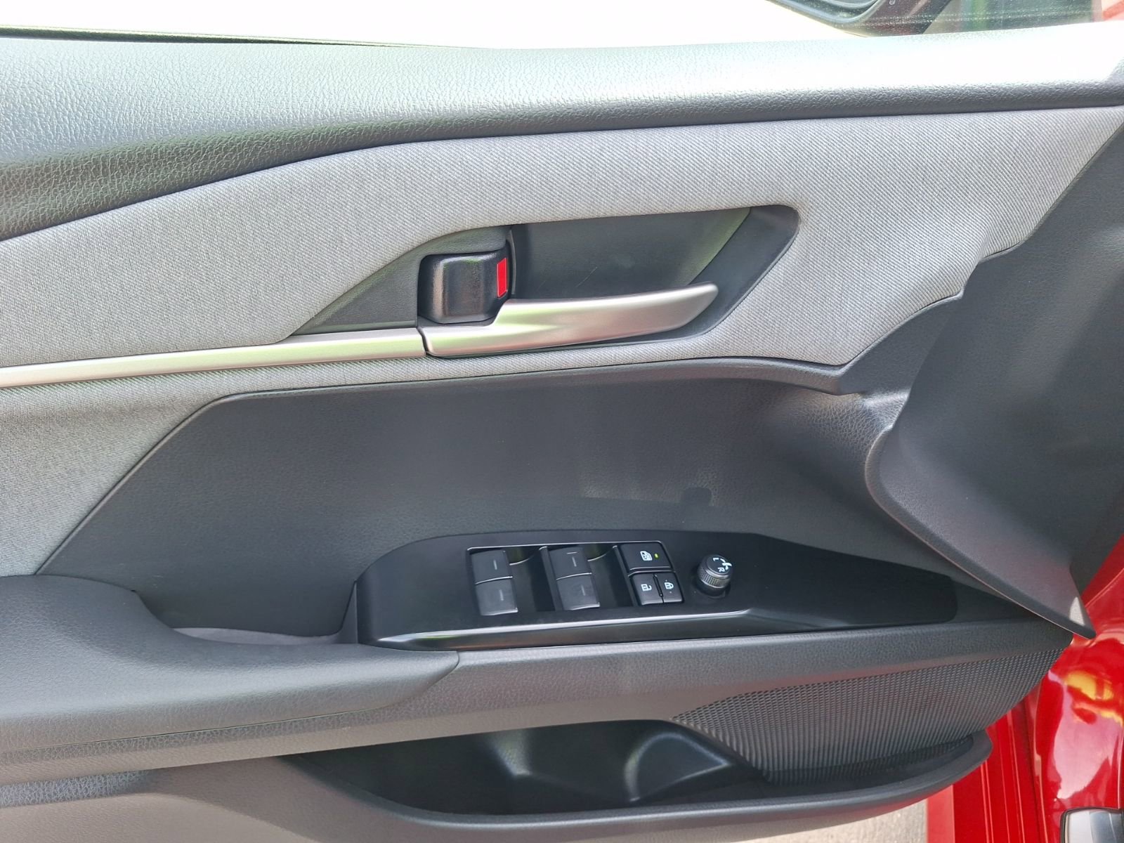 Used 2025 Toyota Camry LE w/ Convenience Package image 17