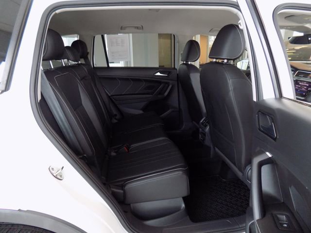 Used 2022 Volkswagen Tiguan SE AWD/4WD image 28