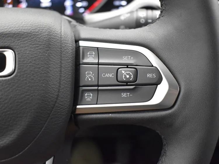 Used 2025 Jeep Compass Limited AWD/4WD image 23