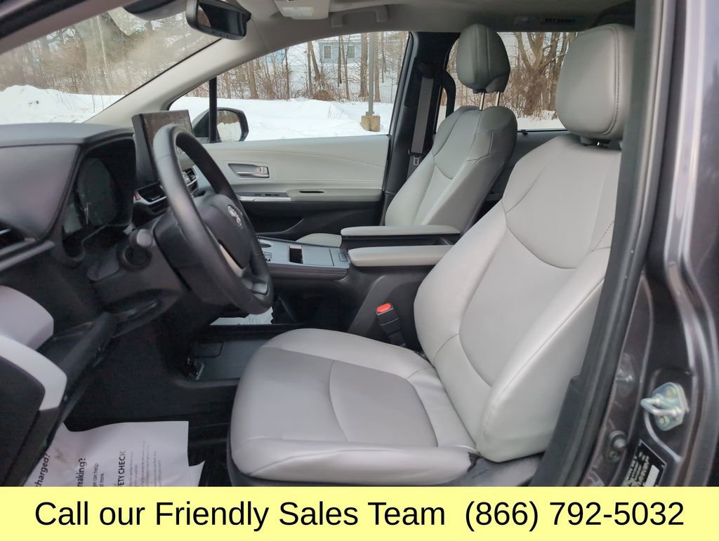 Certified 2025 Toyota Sienna XLE image 11