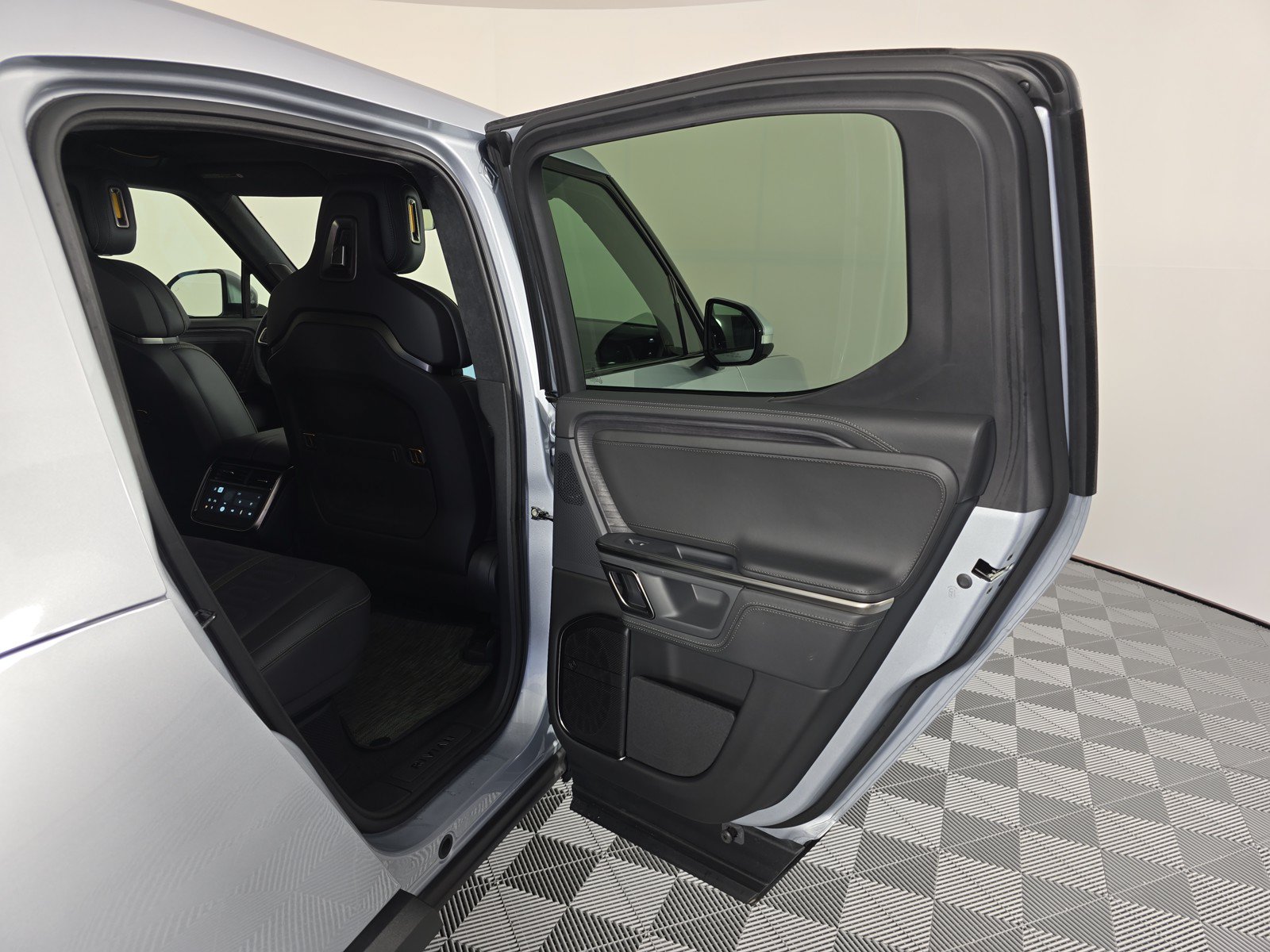 Used 2024 Rivian R1T Adventure AWD/4WD image 16