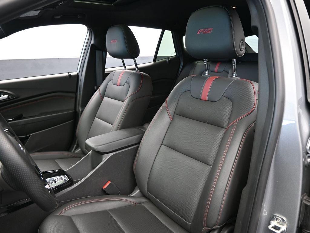 Used 2024 Chevrolet Trax RS w/ Sunroof Package image 10