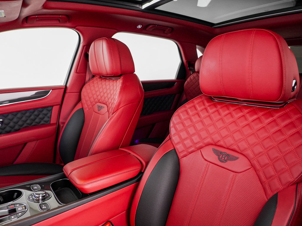 Used 2022 Bentley Bentayga AWD/4WD image 17