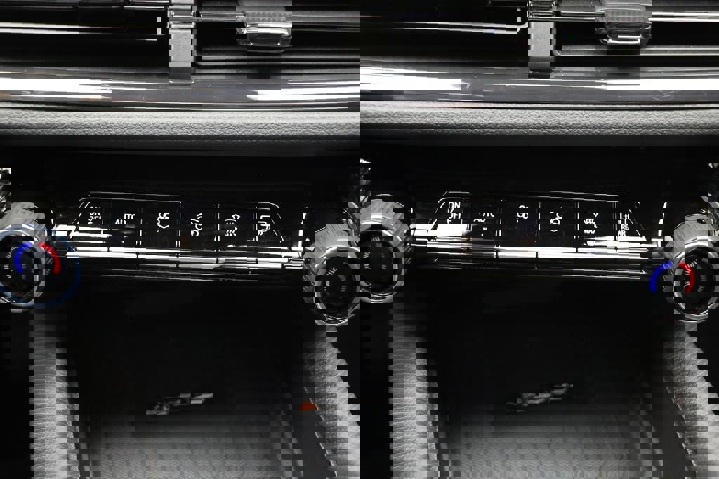 Used 2025 Chevrolet Equinox EV RS image 26