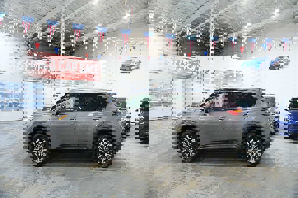 Used 2021 Nissan Rogue SV w/ Premium Package image 6