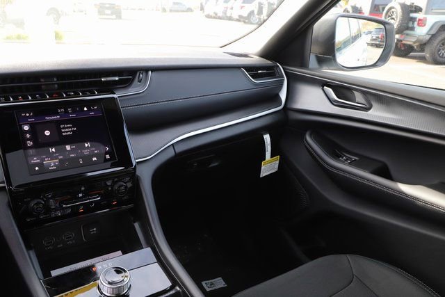 New 2025 Jeep Grand Cherokee L Laredo w/ Luxury Tech Group I image 25