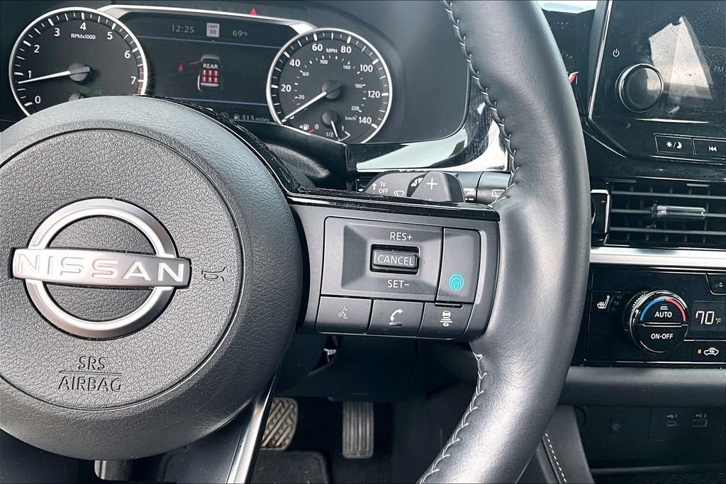 Used 2025 Nissan Pathfinder SL image 12