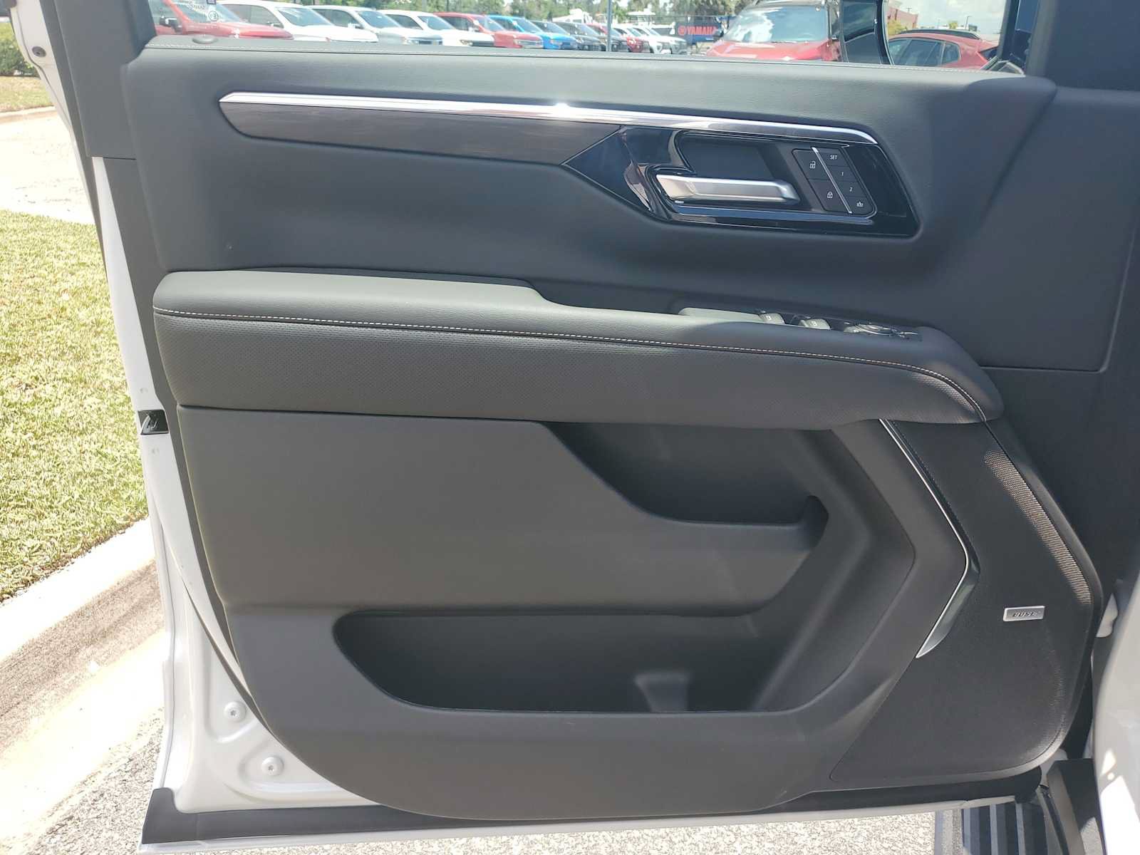New 2025 Chevrolet Suburban Premier AWD/4WD image 16