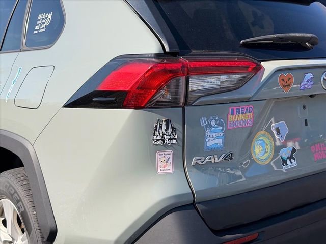 Used 2021 Toyota RAV4 XLE w/ Convenience Package image 17