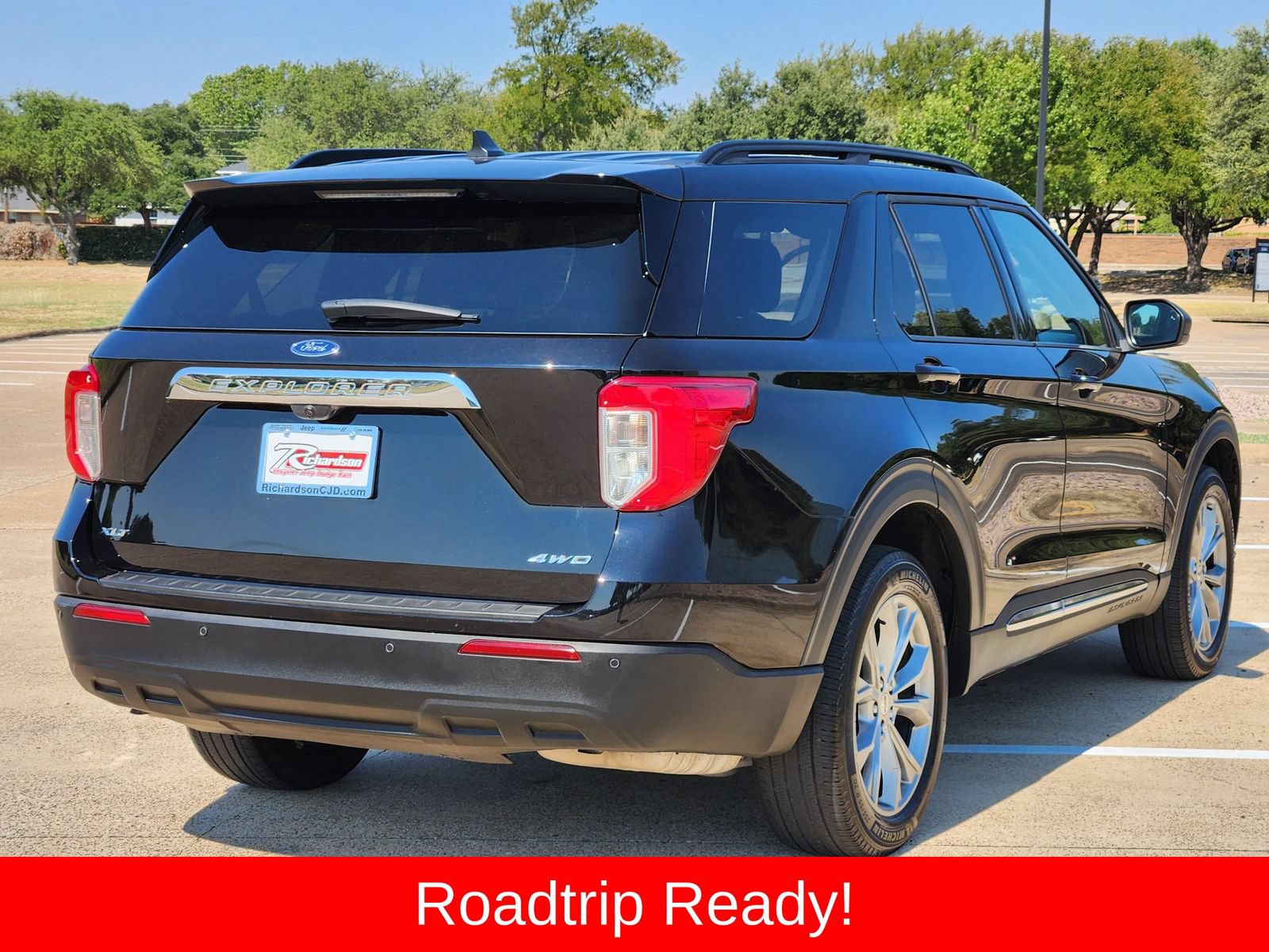 Used 2024 Ford Explorer XLT w/ Equipment Group 202A AWD/4WD image 6