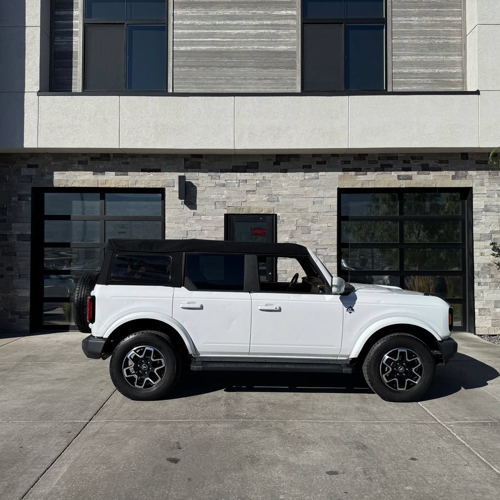 Used 2023 Ford Bronco Outer Banks AWD/4WD image 2