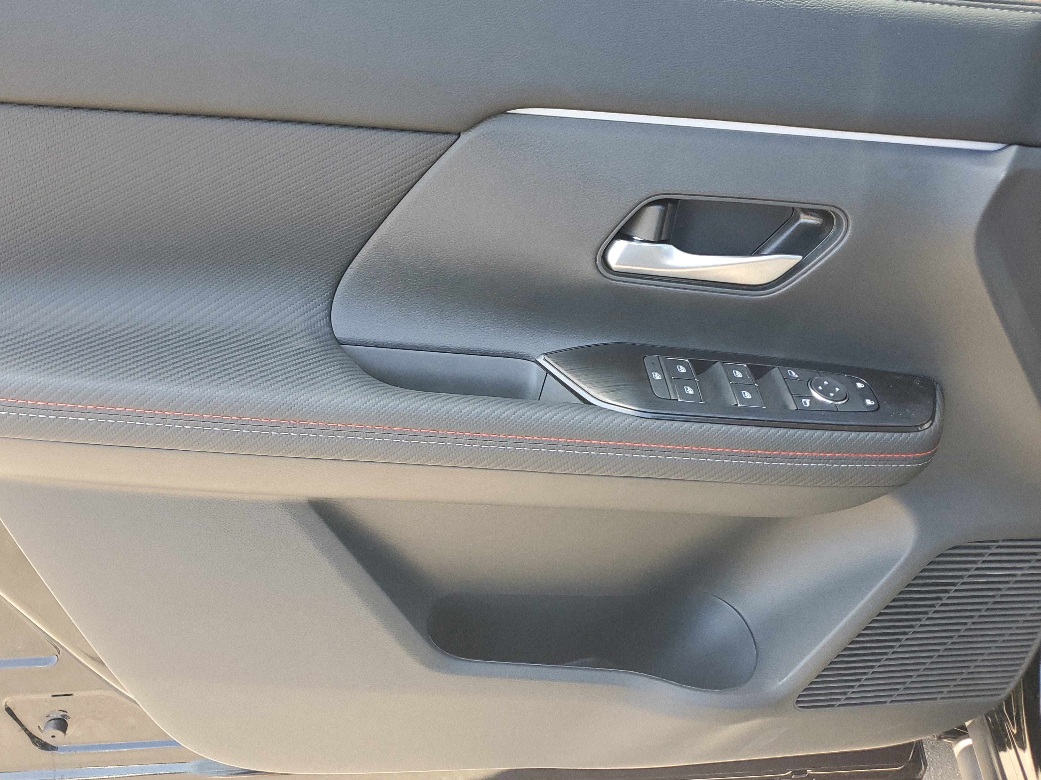New 2026 Nissan Kicks SR FWD image 12