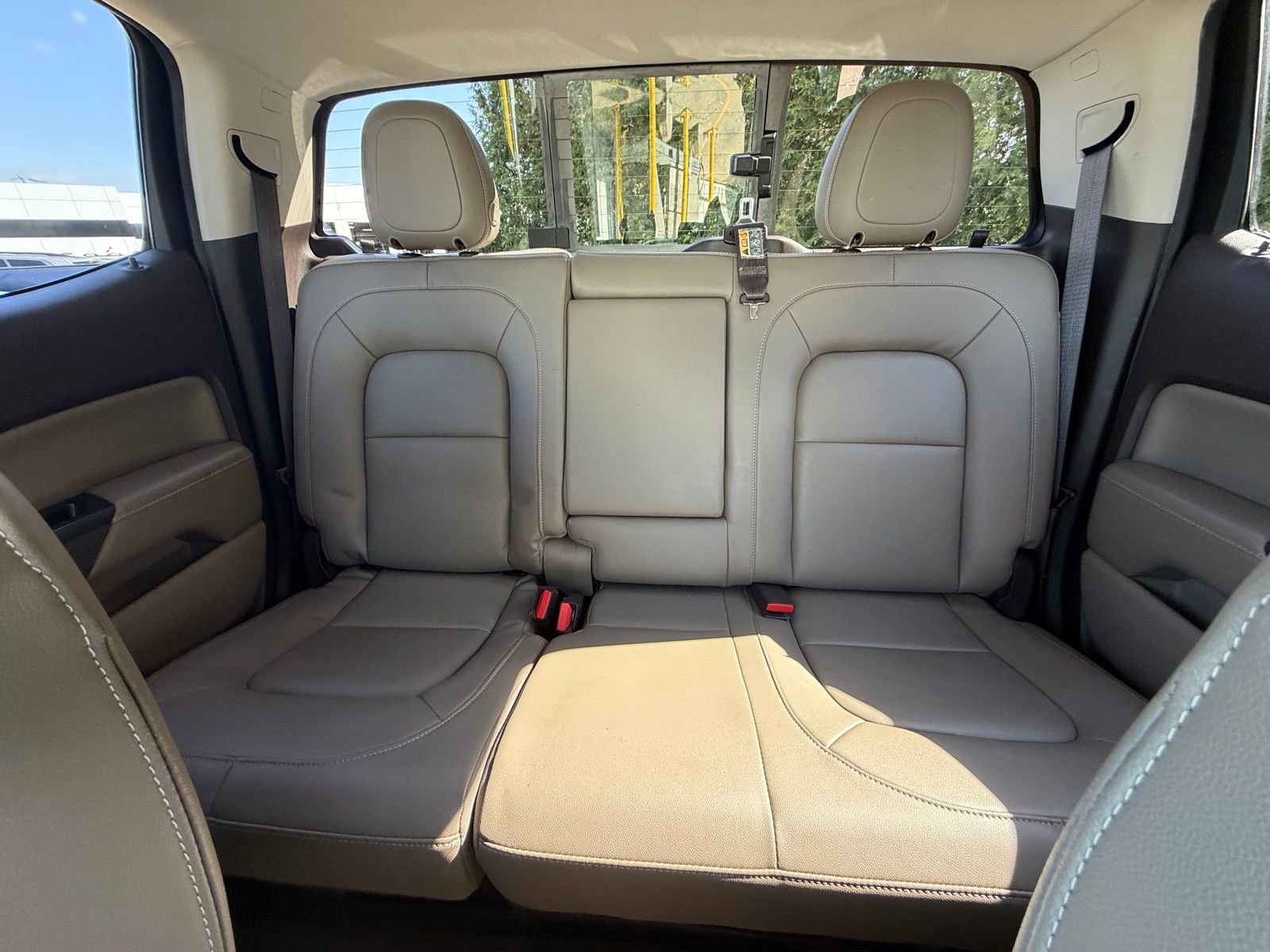 Used 2016 GMC Canyon SLT image 3