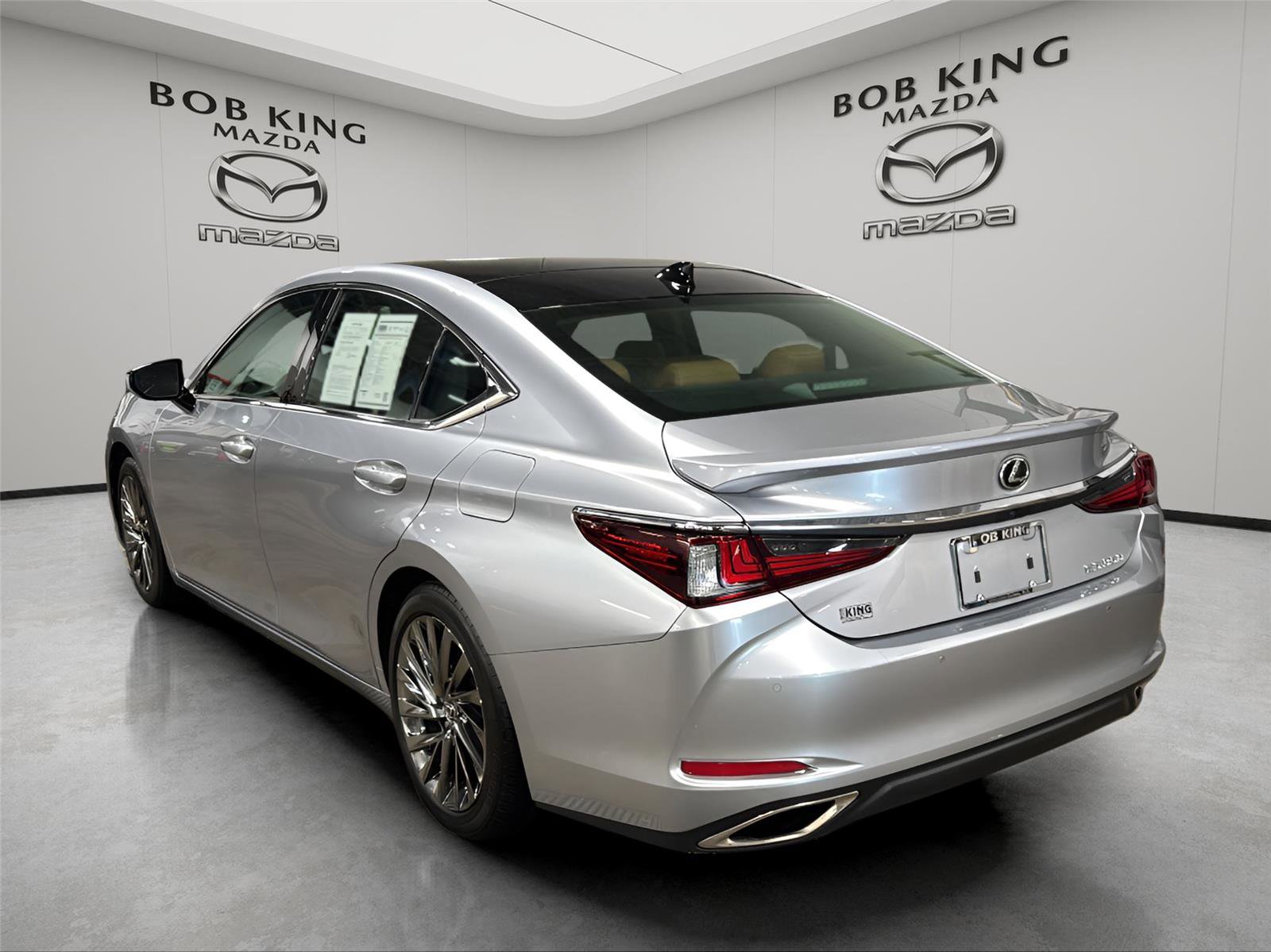 Used 2024 Lexus ES 350 Ultra Luxury w/ Accessory Package (Z2) FWD image 3