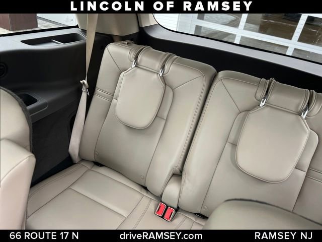 Used 2023 Lincoln Aviator Standard w/ Premium Package image 14