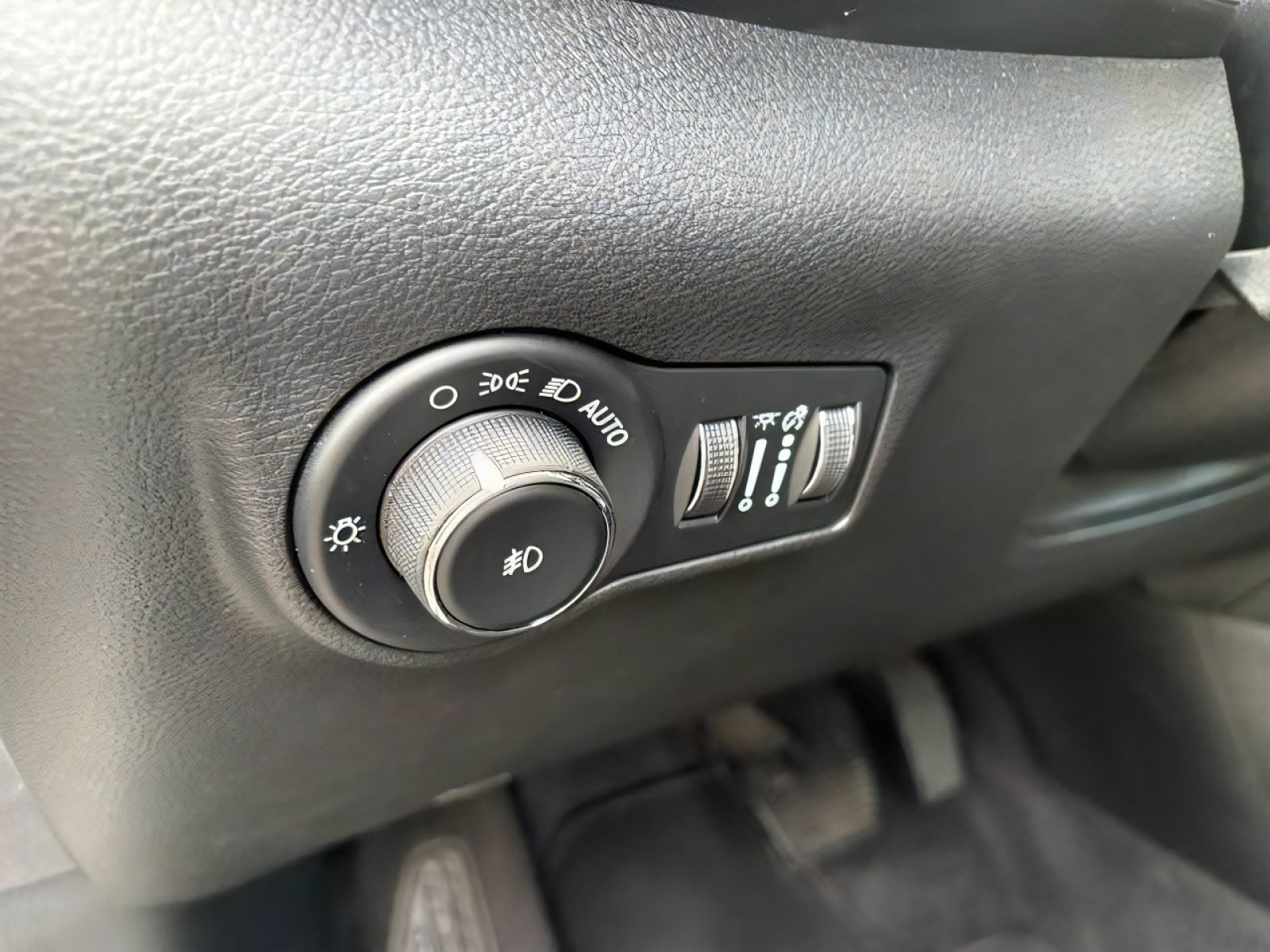 Used 2023 Jeep Compass Latitude AWD/4WD image 19