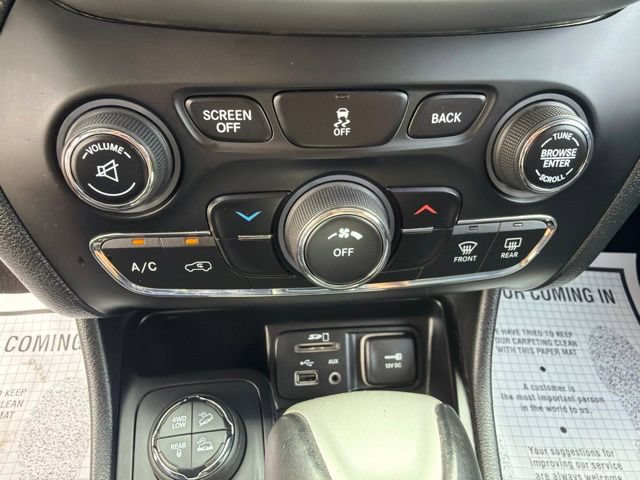 Used 2016 Jeep Cherokee Trailhawk AWD/4WD image 18