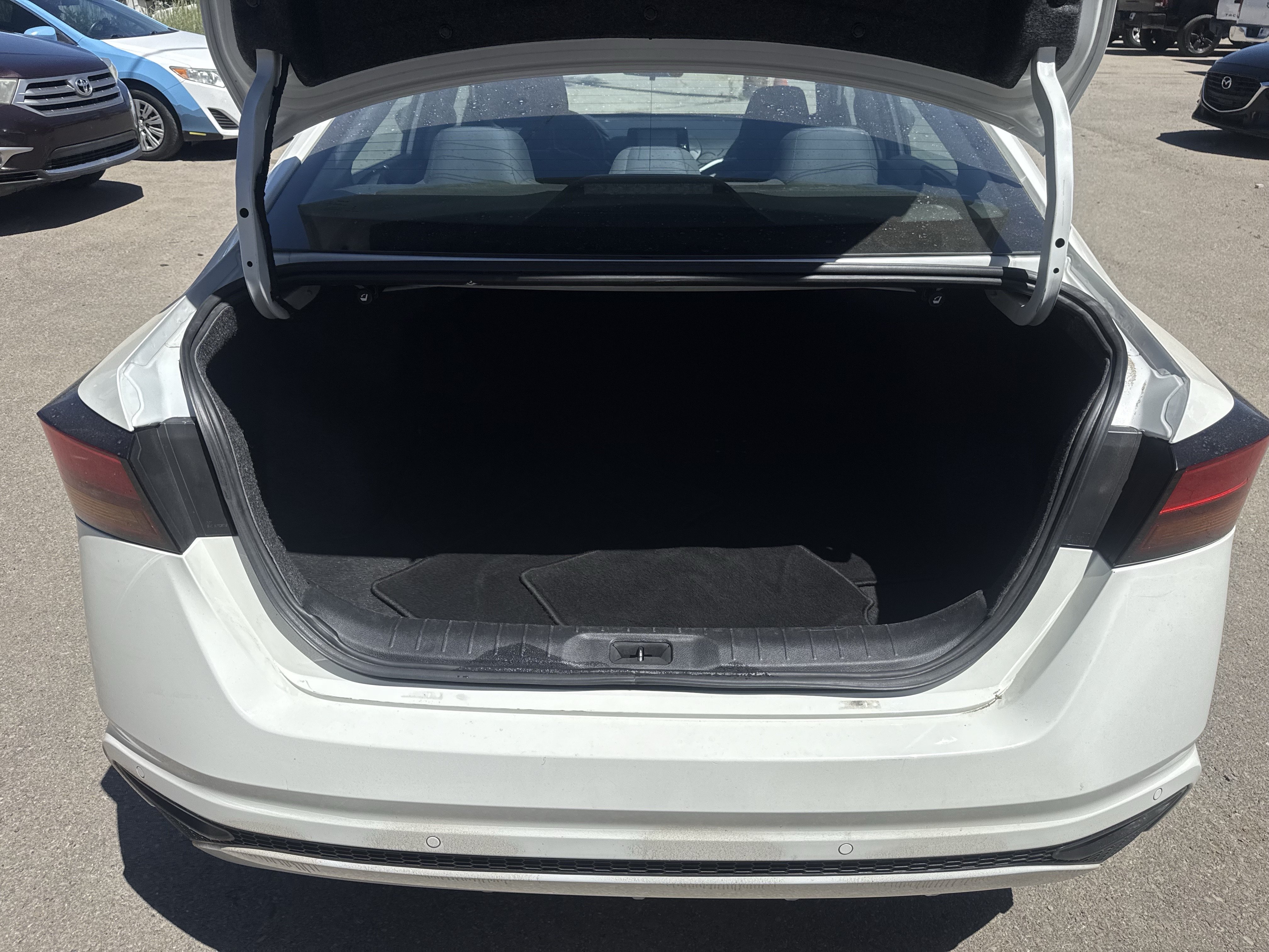 Used 2024 Nissan Altima 2.5 S FWD image 19