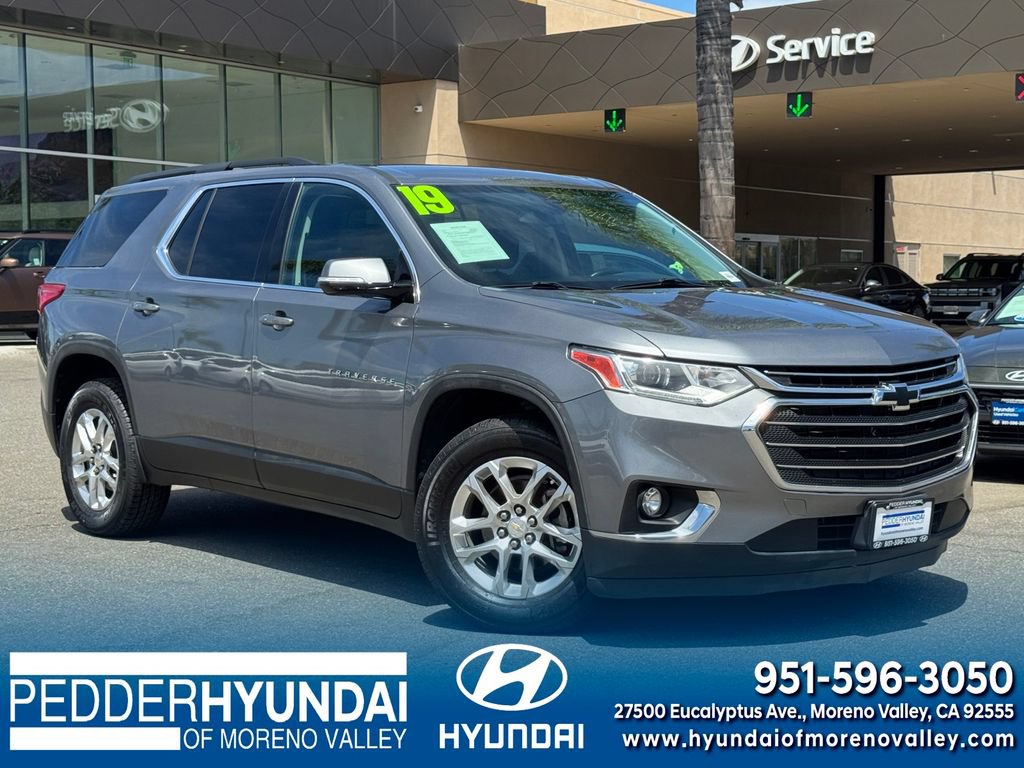 Used 2019 Chevrolet Traverse LT FWD image 1