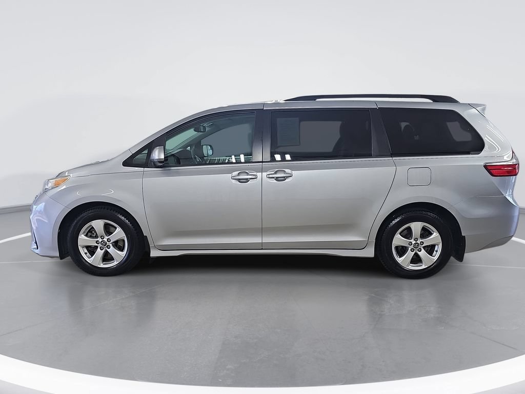 Used 2018 Toyota Sienna LE w/ Carpet Mat Package FWD image 7