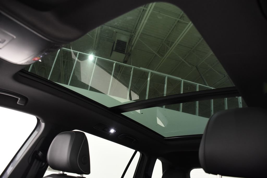 Used 2024 Volkswagen Tiguan SE R-Line image 28