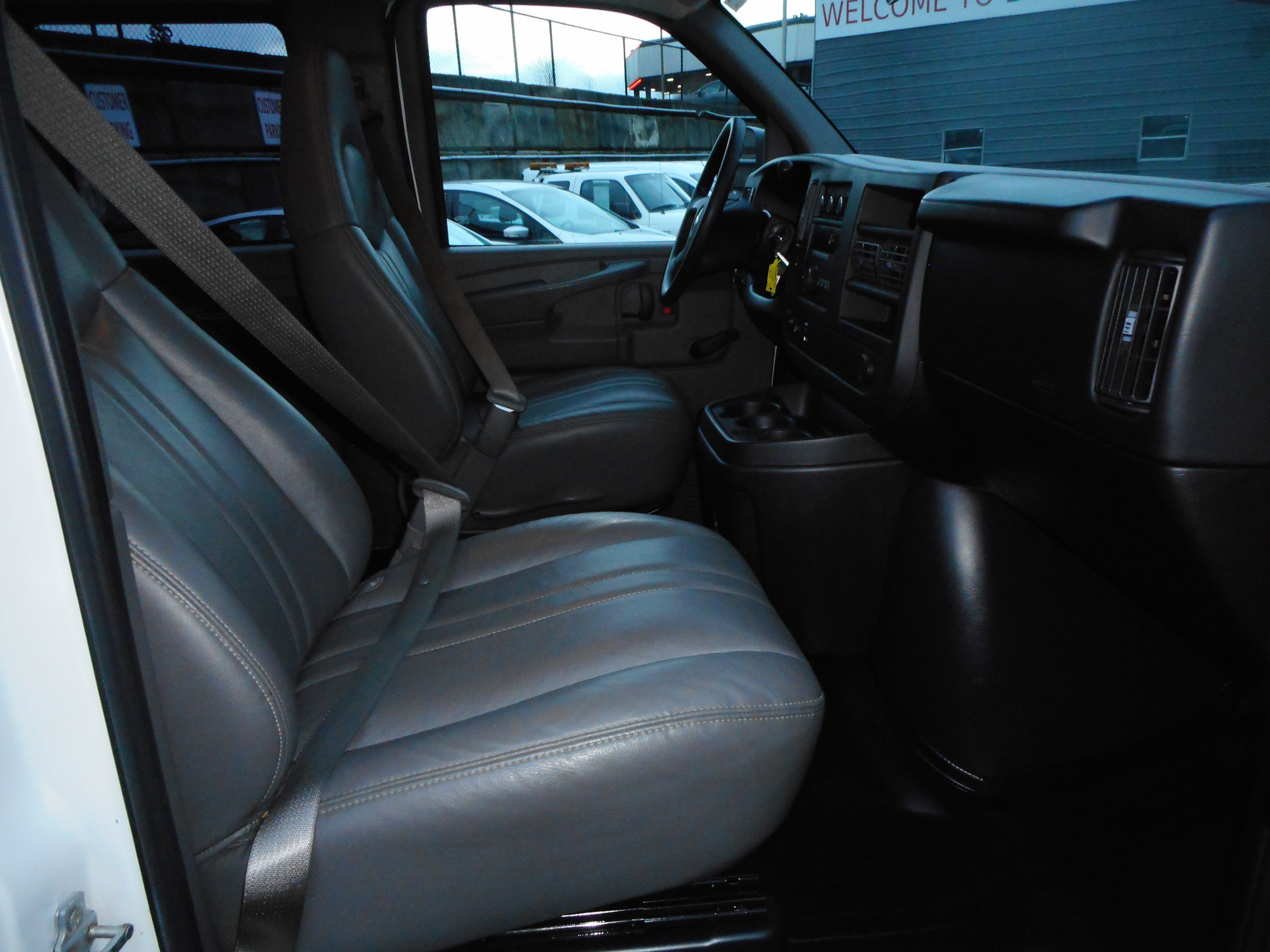 Used 2008 Chevrolet Express 3500 Passenger image 25