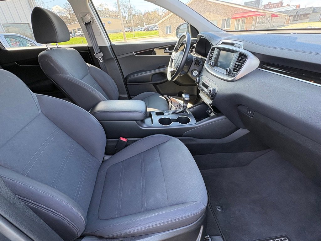 Used 2019 Kia Sorento LX w/ LX Convenience Package image 19