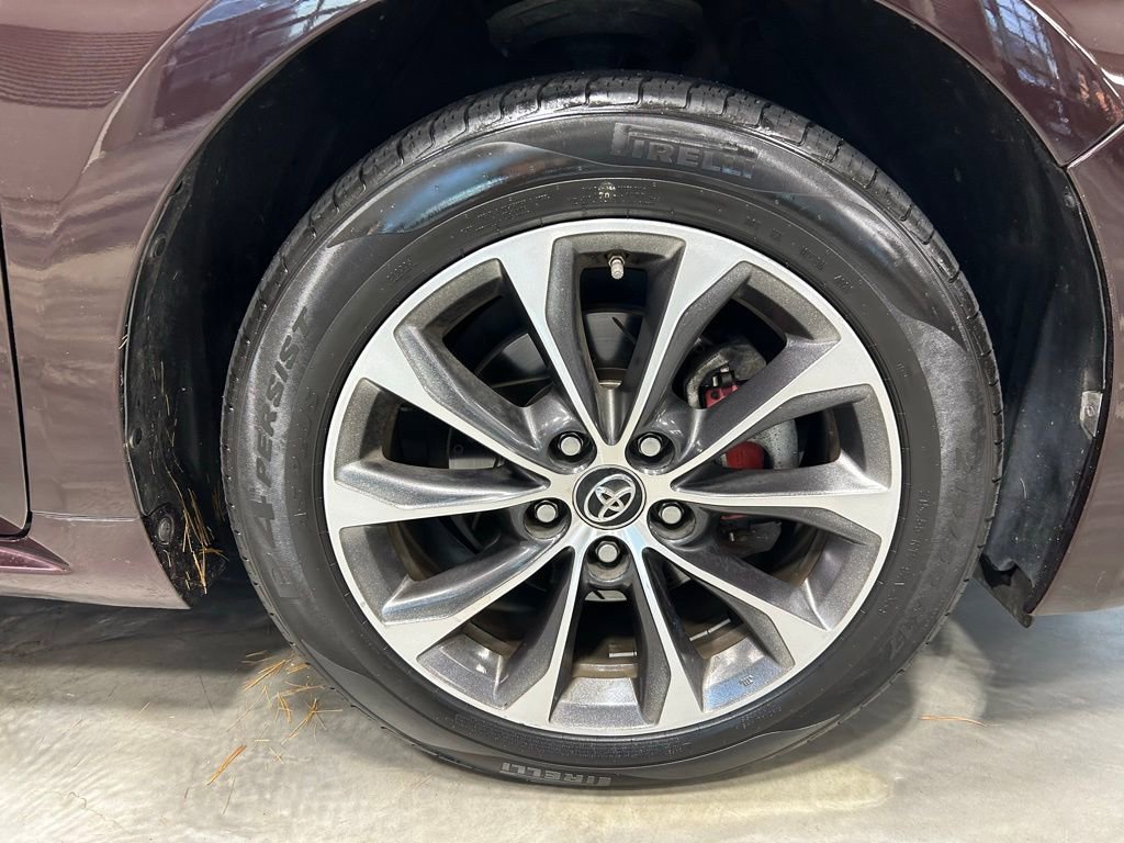 Used 2018 Toyota Avalon XLE image 21