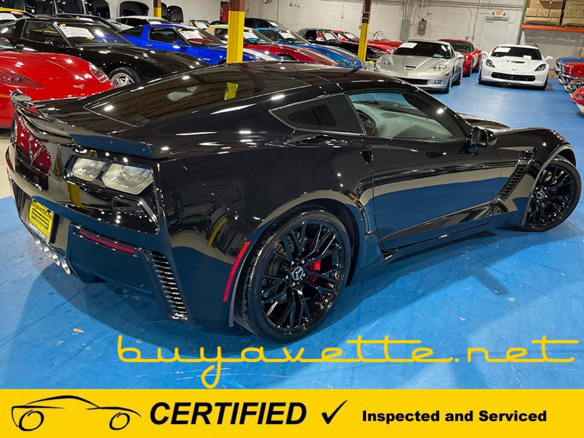 Used 2015 Chevrolet Corvette Z06 w/ 3LZ Preferred Equipment Group RWD image 2