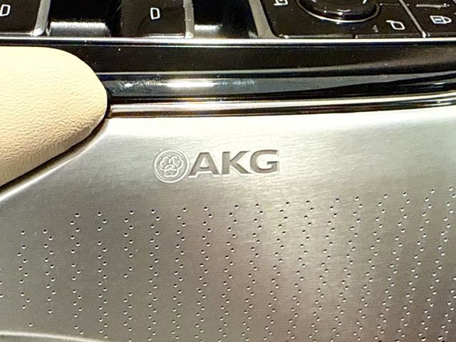 New 2025 Cadillac Lyriq Luxury w/ Nappa Leather Package image 17