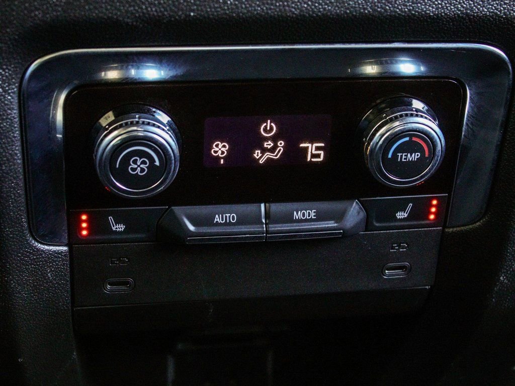 Used 2025 GMC Yukon Denali image 36