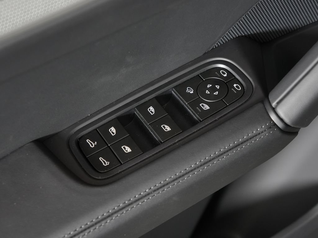 New 2026 Porsche Cayenne Coupe AWD/4WD image 16