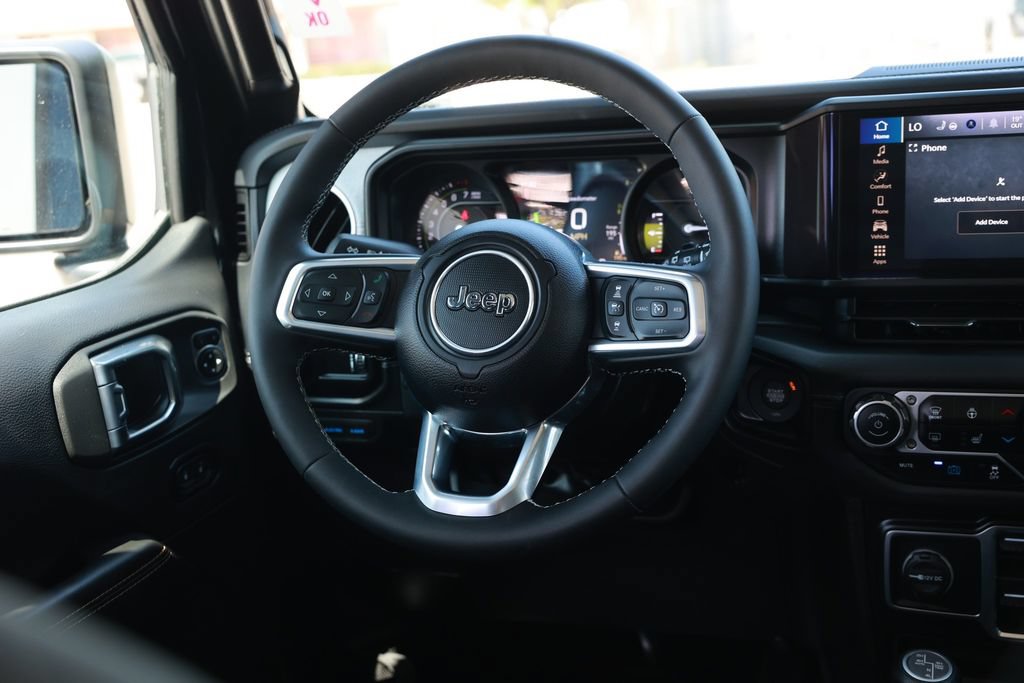 Used 2025 Jeep Wrangler Unlimited Sahara w/ Safety Group AWD/4WD image 26