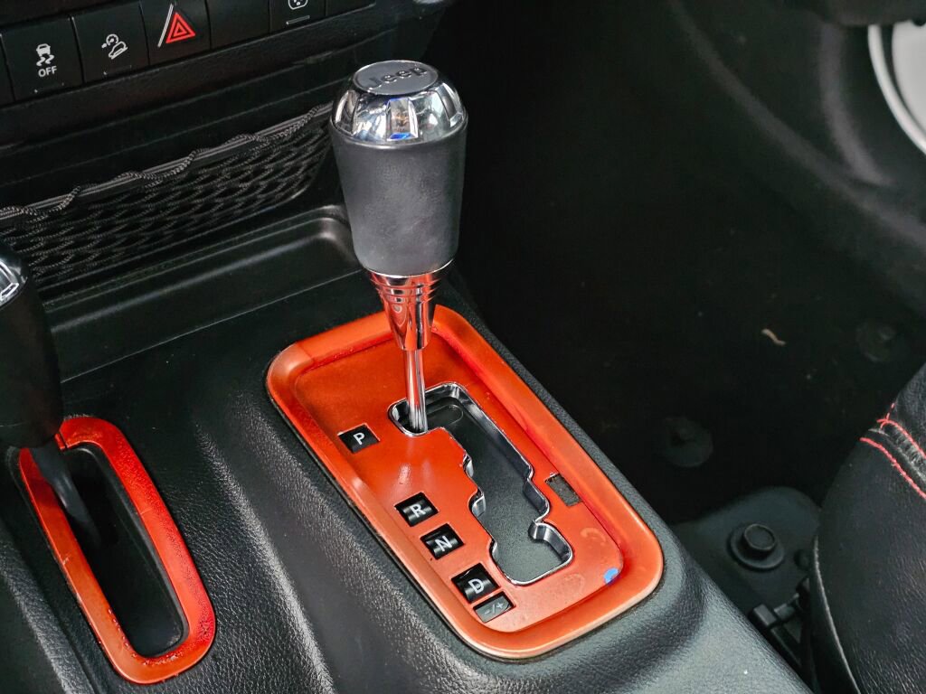 Used 2018 Jeep Wrangler Unlimited Sahara image 27