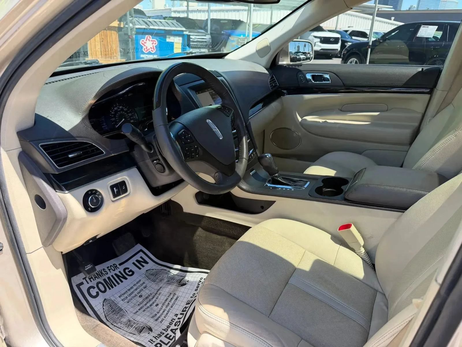 Used 2017 Lincoln MKT AWD image 11
