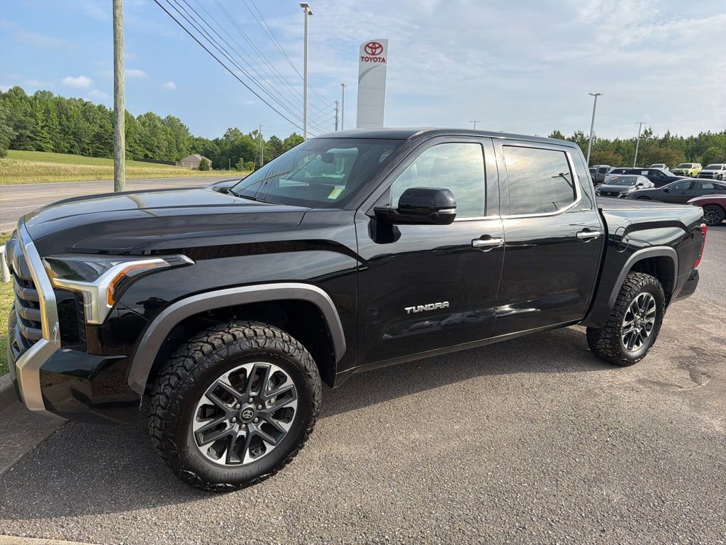 Used 2025 Toyota Tundra Limited AWD/4WD image 2